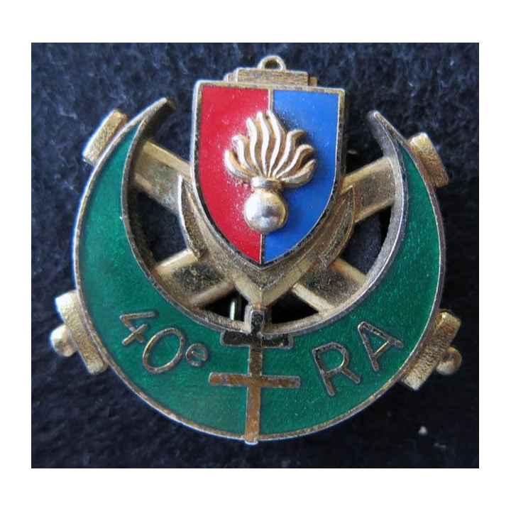 40° RA :  Insigne métallique du 40° Régiment d'artillerie de fabrication Delsart Sens
