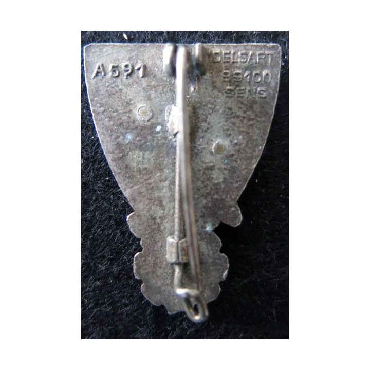 BA 726 : insigne métallique de la base école BA 726 de Nimes de fabrication Delsart Sens A. 591