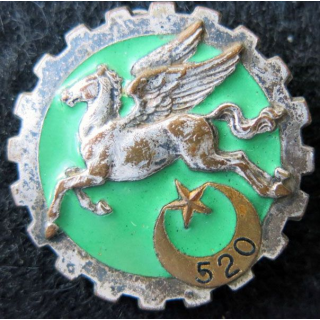 520° GT : Insigne métallique du 520° Groupe de Transport Drago Paris H. 229  émail