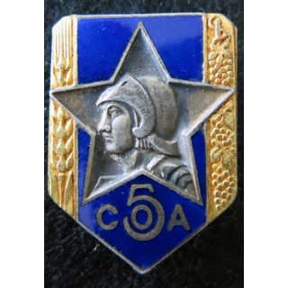 5° COA : insigne métallique de la 5° section des commis ouvriers d'administration de fabrication Drago rue Béranger en émail