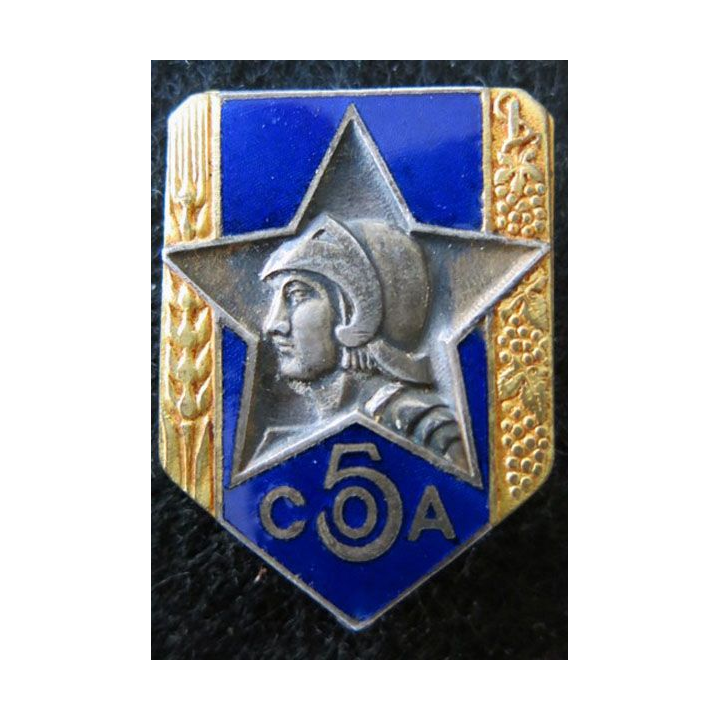 5° COA : insigne métallique de la 5° section des commis ouvriers d'administration de fabrication Drago rue Béranger en émail