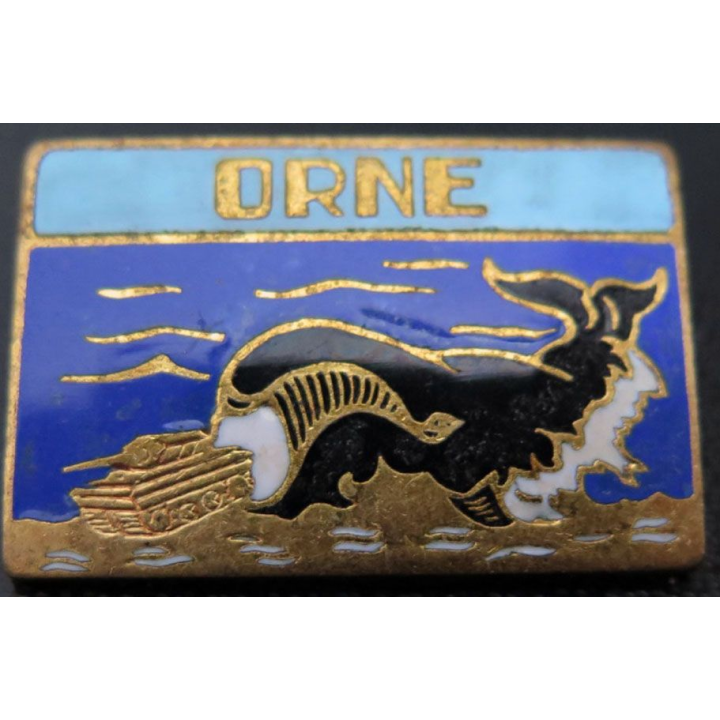 LST ORNE : insigne du LST Orne de fabrication Augis en émail