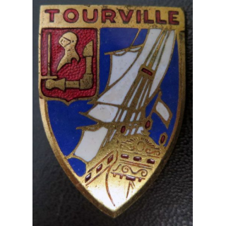 TOURVILLE : insigne du Croiseur Tourville de fabrication Augis en émail
