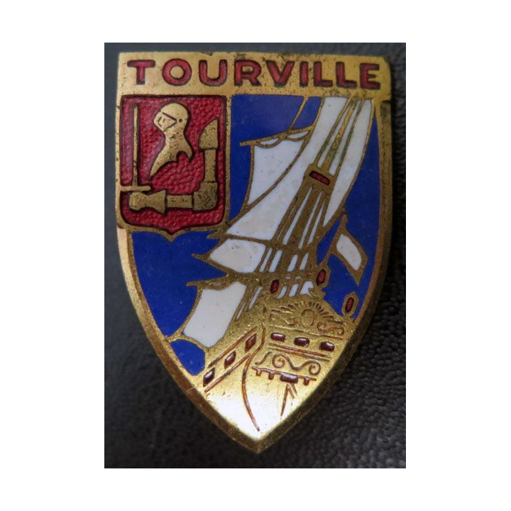 TOURVILLE : insigne du Croiseur Tourville de fabrication Augis en émail