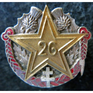 26° RI : insigne métallique du 26° régiment d''infanterie de fabrication Marchandot Nancy en émail