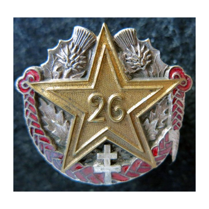 26° RI : insigne métallique du 26° régiment d''infanterie de fabrication Marchandot Nancy en émail