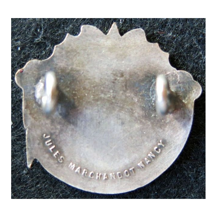 26° RI : insigne métallique du 26° régiment d''infanterie de fabrication Marchandot Nancy en émail