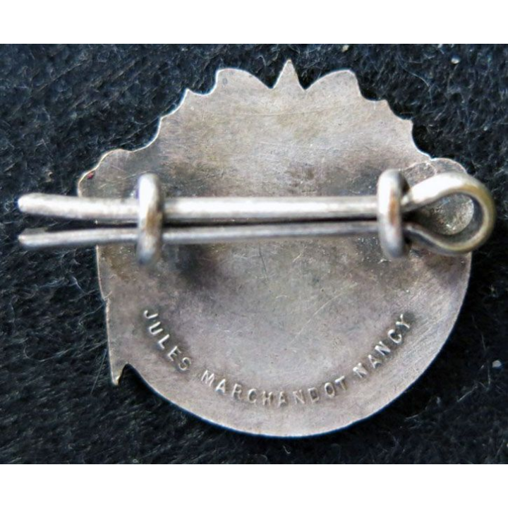 26° RI : insigne métallique du 26° régiment d''infanterie de fabrication Marchandot Nancy en émail