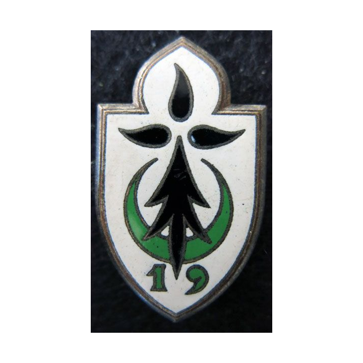 19° DI : Insigne métallique de la 19° division d’infanterie de fabrication Drago Paris en émail