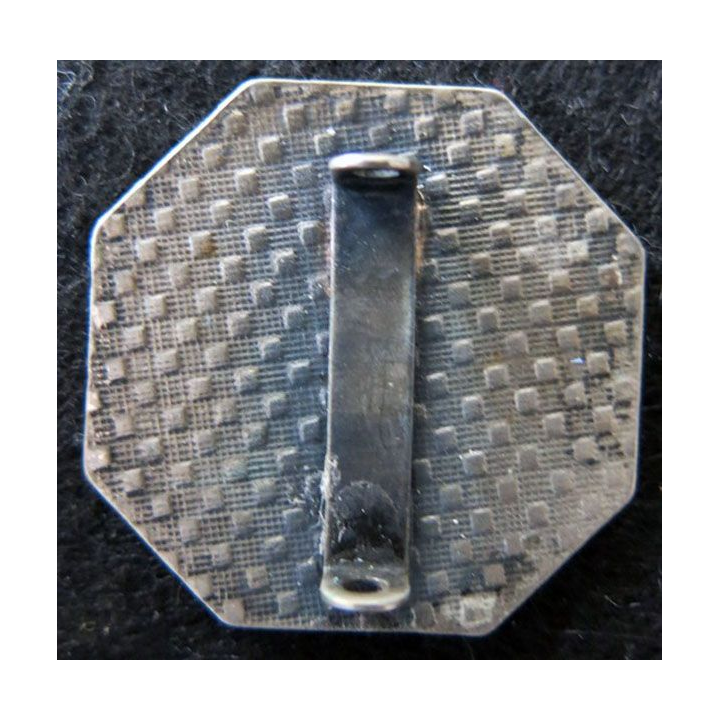 100° RI : insigne métallique du 100° régiment d'infanterie de fabrication non spécifiée G. 2625 en émail