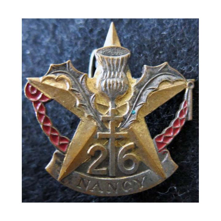 26° RI : insigne métallique du 26° régiment d''infanterie sans fabricant peint
