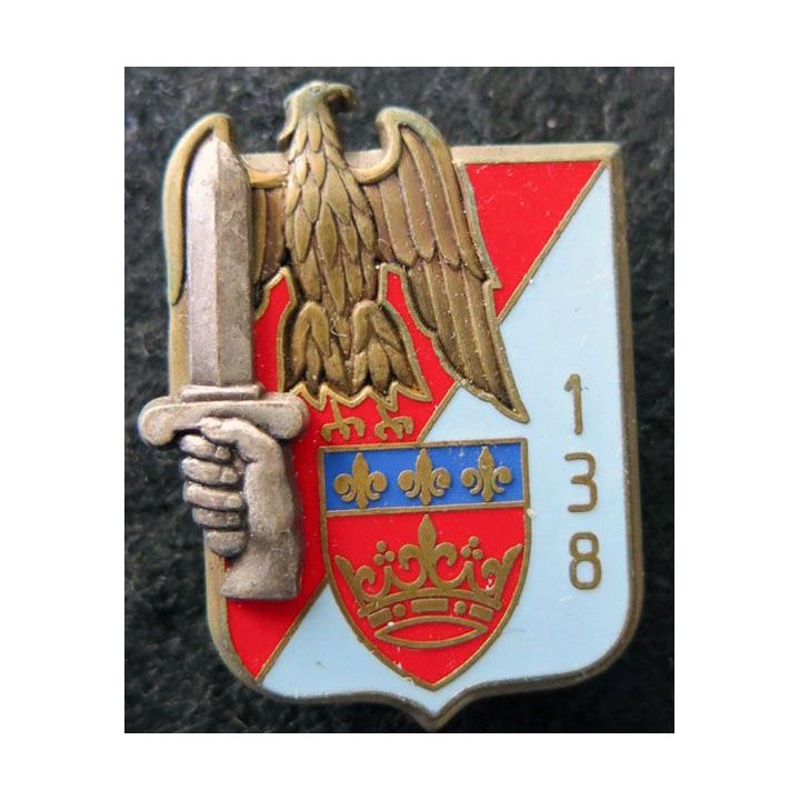 138° RID : Insigne métallique du 138° régiment d’infanterie divisionnaire de fabrication Fraisse G. 3077 dos lisse