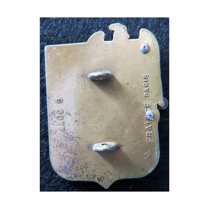 138° RID : Insigne métallique du 138° régiment d’infanterie divisionnaire de fabrication Fraisse G. 3077 dos lisse