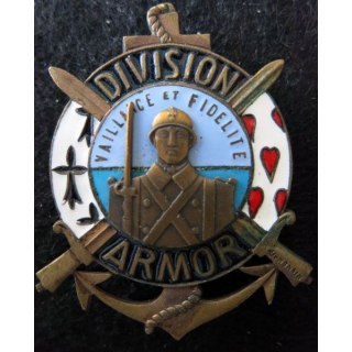 61° DI : insigne 61° division infanterie de fabrication Arthus Bertrand Paris déposé en émail