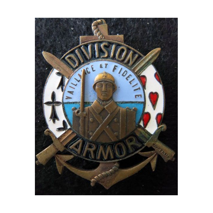 61° DI : insigne 61° division infanterie de fabrication Arthus Bertrand Paris déposé en émail