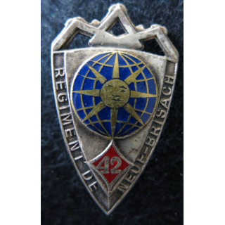 42° RI : Insigne métallique du 42° régiment d'infanterie de fabrication Drago Paris dos guilloché