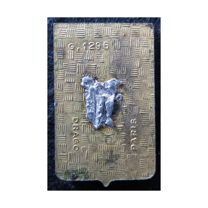 22° RI : insigne métallique du 22° régiment d''infanterie de fabrication Drago Paris G. 1296 en émail sans attache