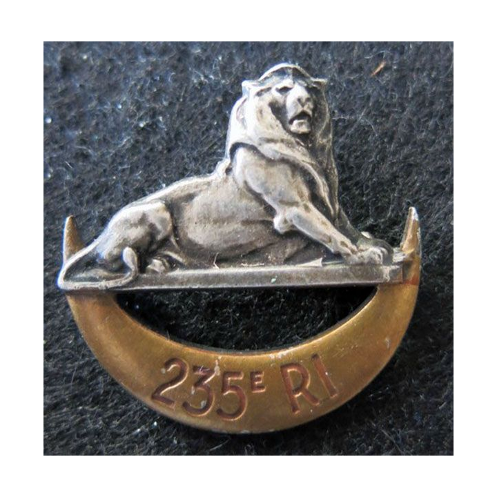 235° RI : insigne du 235° régiment d'infanterie de fabrication non marquée embouti