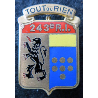 243° RI : Insigne métallique du 243° régiment d’infanterie de fabrication Fraisse G. 2783  émail dos guilloché