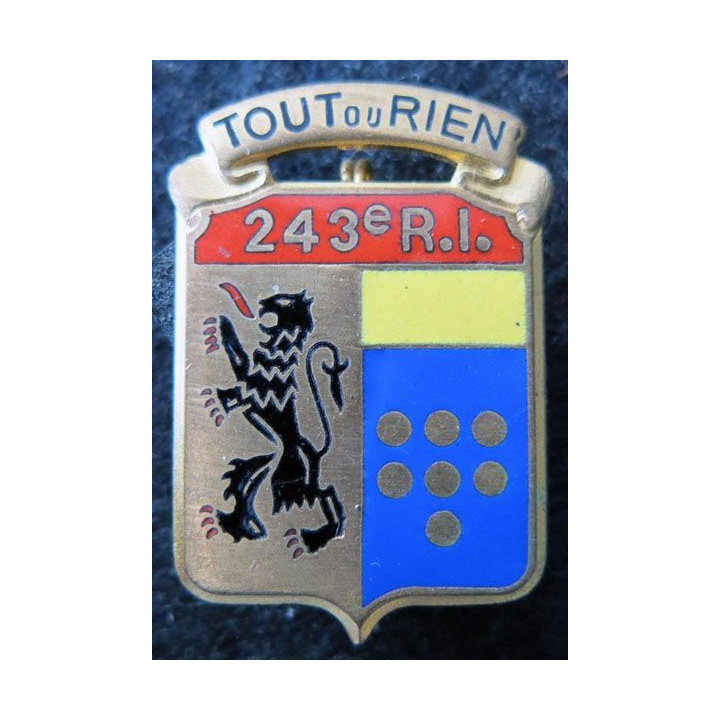 243° RI : Insigne métallique du 243° régiment d’infanterie de fabrication Fraisse G. 2783  émail dos guilloché