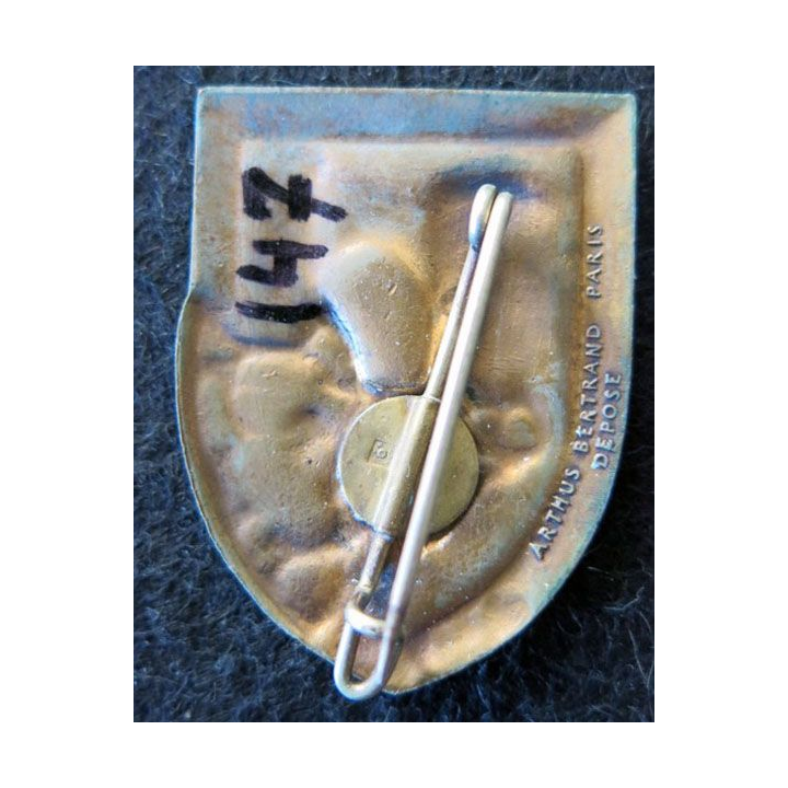 147° RIF : insigne métallique du 147° régiment d'infanterie de Forteresse Arthus Bertrand Paris déposé en émail