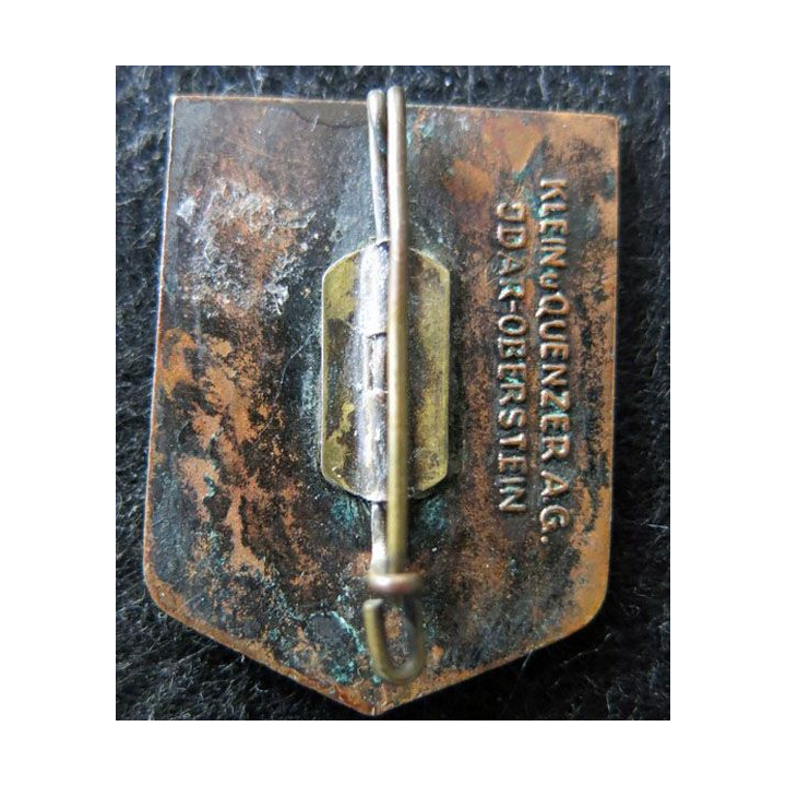46° RI : Insigne métallique du 46° régiment d'infanterie de fabrication Klein et Quenzer  en émail