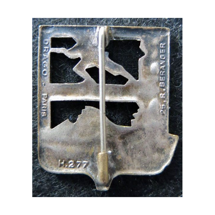 8° RI : insigne métallique du 8° régiment d'Infanterie de fabrication Drago Béranger H. 277  Rouen émail