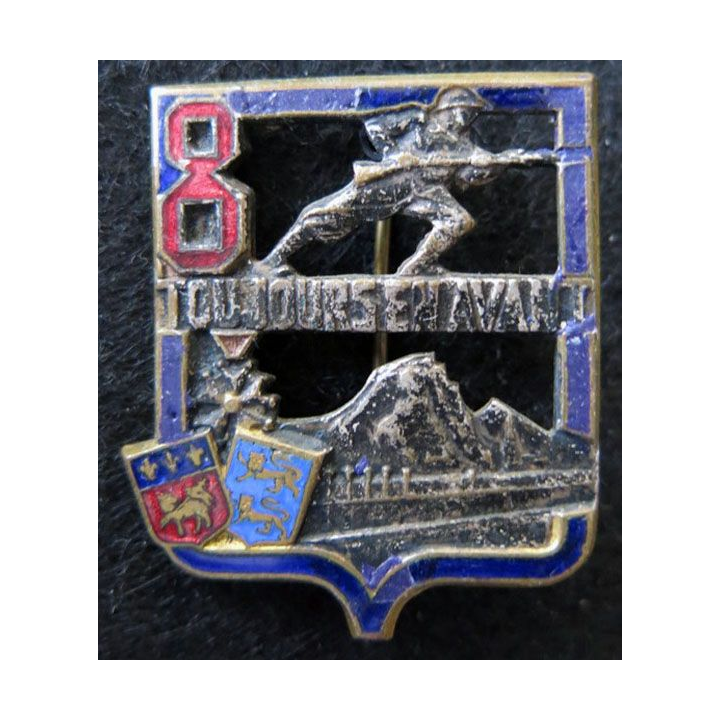 8° RI : insigne métallique du 8° régiment d'Infanterie de fabrication Drago Paris  Rouen émail