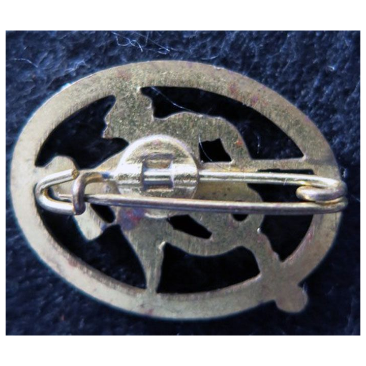 152° RI : Insigne métallique du 152° régiment d'infanterie sans fabricant (Augis) ajouré en émail
