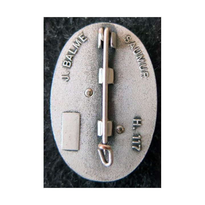 151° RI : insigne métallique du 151° régiment d'infanterie de fabrication Balme Saumur H. 117 en relief