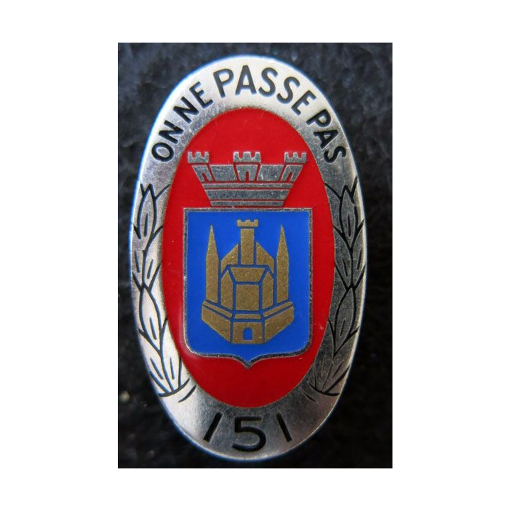 151° RI : insigne métallique du 151° régiment d'infanterie de fabrication Arthus Bertrand Paris