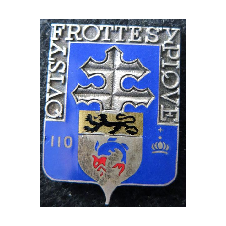 110° RI : insigne métallique du 110° Régiment d'infanterie sans fabricant en émail sans attache