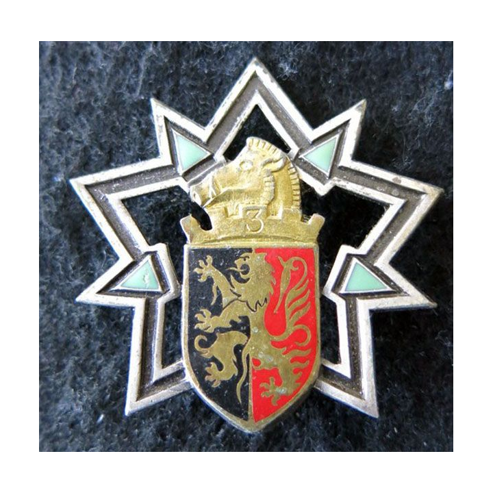 3° RG : Insigne métallique du 3° régiment du Génie de fabrication Drago Paris H. 586 dos guilloché argenté