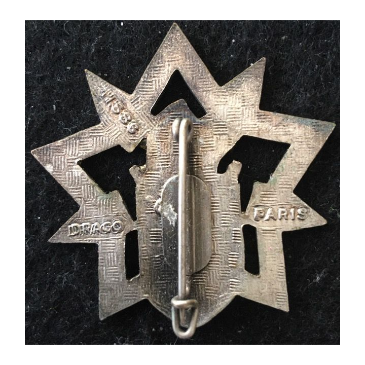 3° RG : Insigne métallique du 3° régiment du Génie de fabrication Drago Paris H. 586 dos guilloché argenté