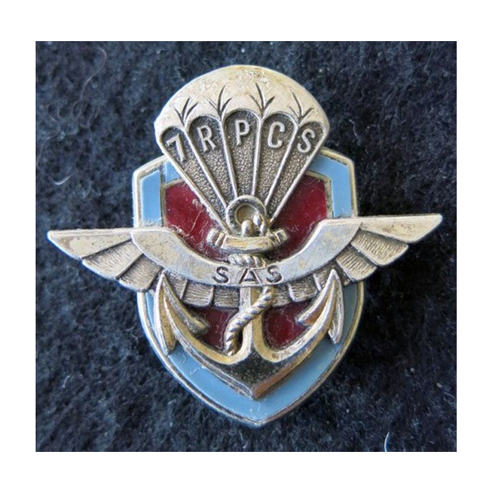 7° RPCS : insigne métallique du 7° régiment parachutiste de commandement et des services de fabrication Fraisse G. 3102