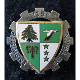 135° RT : insigne métallique du 135° régiment du train sans fabricant (Drago) G. 2449 en émail