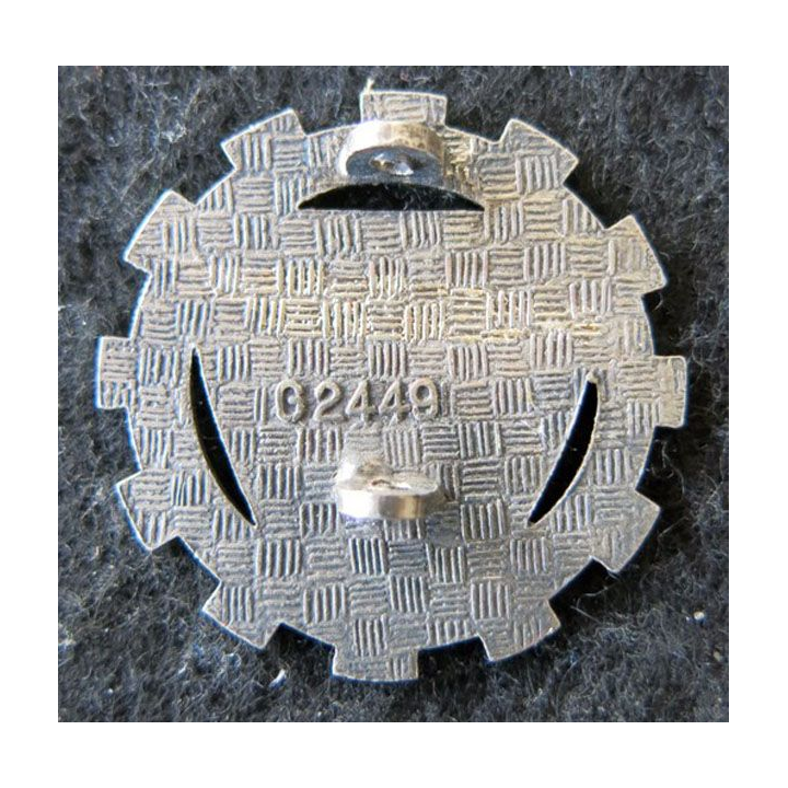 135° RT : insigne métallique du 135° régiment du train sans fabricant (Drago) G. 2449 en émail