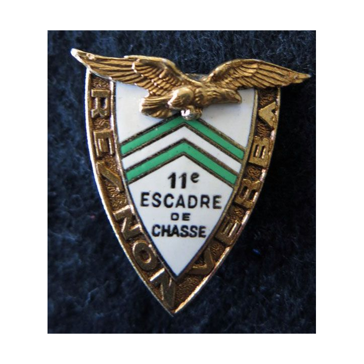 11° EC : insigne 11° Escadre de chasse de fabrication Drago Paris A. 526 en émail