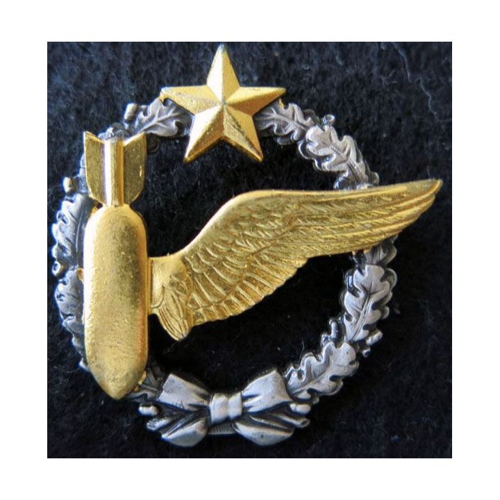 ARMÉE AIR : insigne métallique brevet d'élève bombardier Drago O. Métra 43 mm
