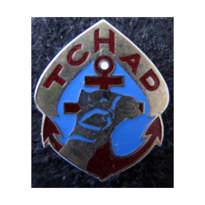 RMT : insigne métallique du régiment de marche du Tchad de fabrication Drago H. 181 argenté