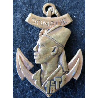 1° BTS : insigne métallique du 1° bataillon de tirailleurs sénégalais de Somalie Drago Romainville G. 1080