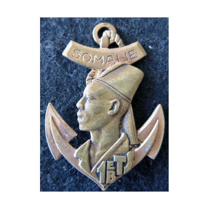 1° BTS : insigne métallique du 1° bataillon de tirailleurs sénégalais de Somalie Drago Romainville G. 1080