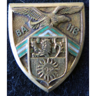 BA 116 : insigne métallique de la base aérienne 116 de Luxeuil de fabrication Arthus Bertrand A. 596 en émail sans attache