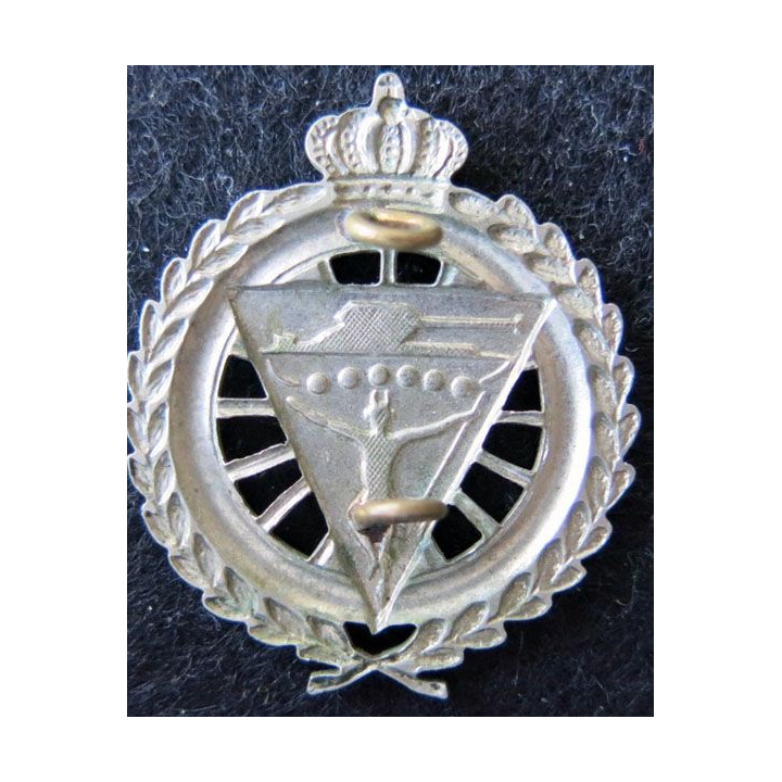 BELGIQUE : insigne métallique du 2° régiment de carabiniers cyclistes en métal argenté embouti