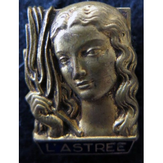 ASTREE : insigne métallique du sous marin Astrée dos embouti et doré fabrication (AB) signé Guiraud émail