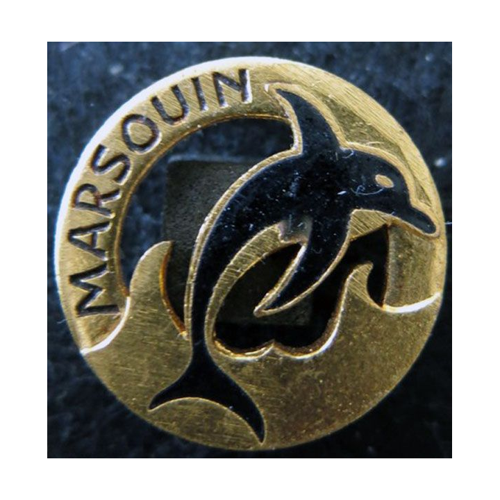 MARSOUIN : insigne métallique du sous marin océanique Marsouin dos guilloché et doré fabrication Drago Paris émail