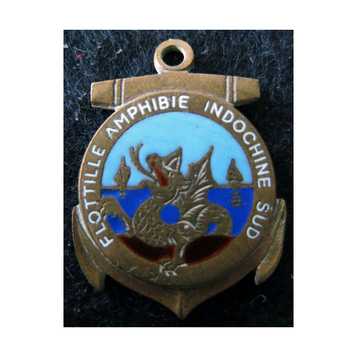 FAIS : insigne de la Flottille amphibie Indochine Sud de fabrication Augis en émail pas d'attache
