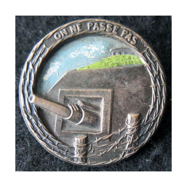 MAGINOT : insigne de béret de la ligne MAGINOT "on ne passe pas" (AB) poinçon peint 37 mm
