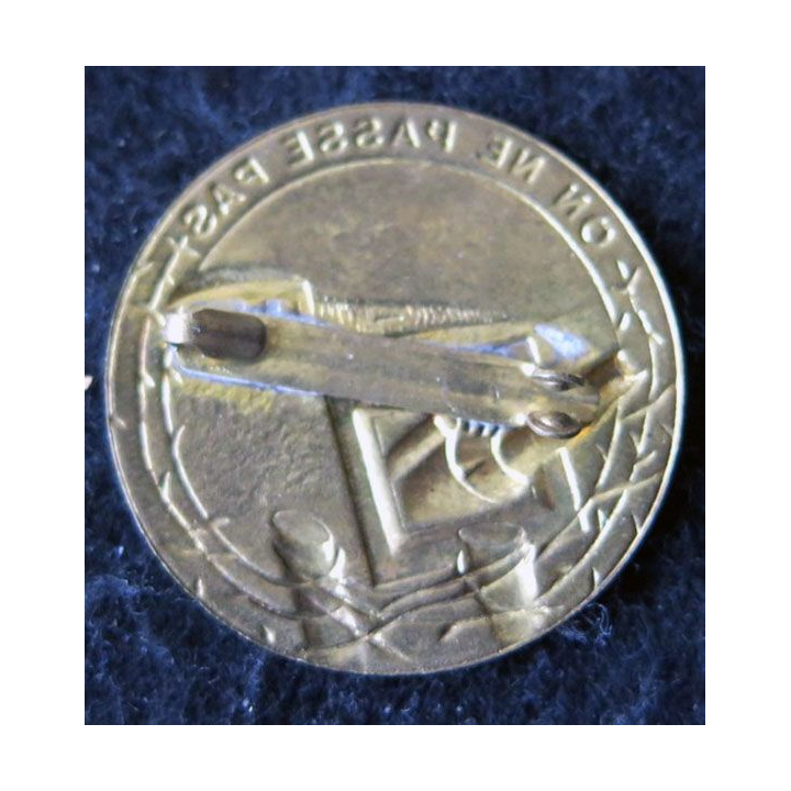 MAGINOT : insigne de béret de la ligne MAGINOT "on ne passe pas" en métal peint 35,5 mm sans attache