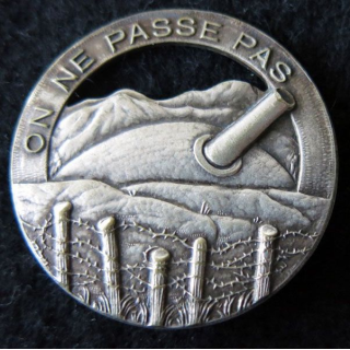 MAGINOT : insigne de béret de la ligne MAGINOT "on ne passe pas" Secteur Mutzig 36 mm